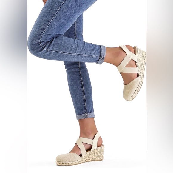 Women's Closed Toe Crisscross Elastic Ankle Strap Platform Espadrille Wedge - Picture 5 of 9